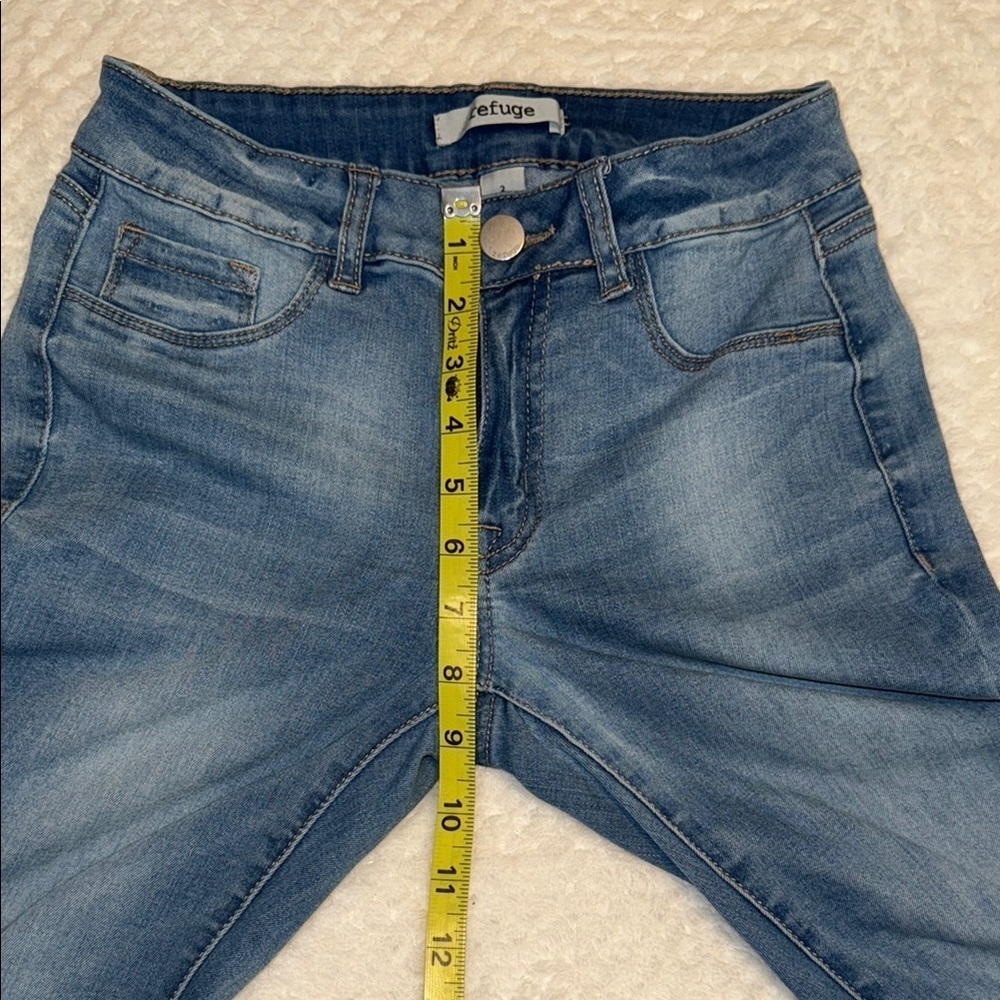 π EUC Refuge Skinny Leg Jeans β Medium Blue Wash, Size 2 - Picture 3 of 9